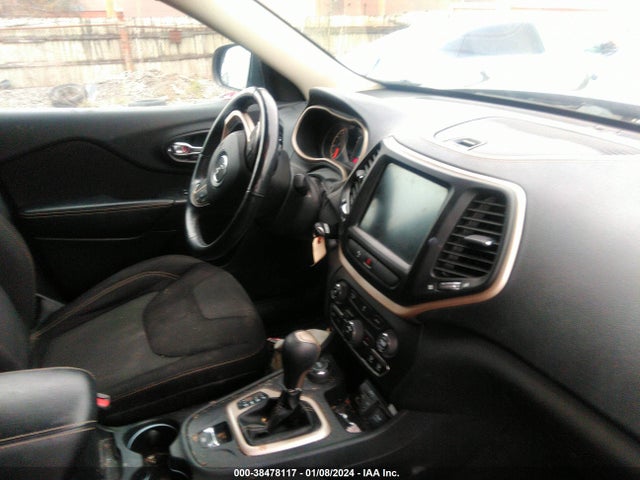 1C4PJMCB6GW203160 Jeep Cherokee Altitude