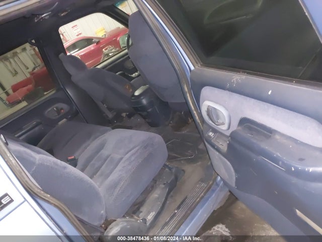 1995 GMC SUBURBAN C1500 VIN: 1GKEC16KXSJ744735