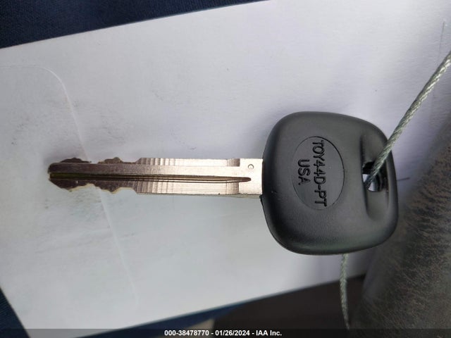 2005 TOYOTA COROLLA LE VIN: JTDBR32E552066595