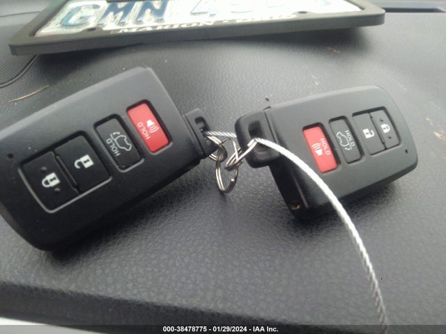 2018 TOYOTA RAV4 XLE VIN: JTMRFREVXJJ213693