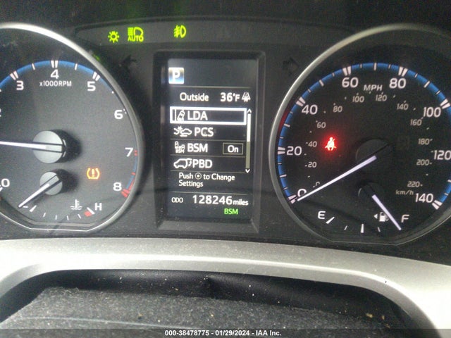 2018 TOYOTA RAV4 XLE VIN: JTMRFREVXJJ213693