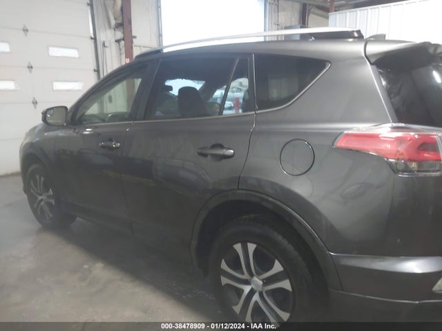 Toyota RAV4 LE 2017 JTMZFREV1HJ115291 Image 14