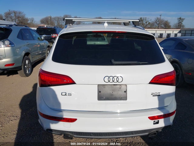 Audi Q5 2.0t Premium 2017 WA1M2AFP2HA049948 Image 16