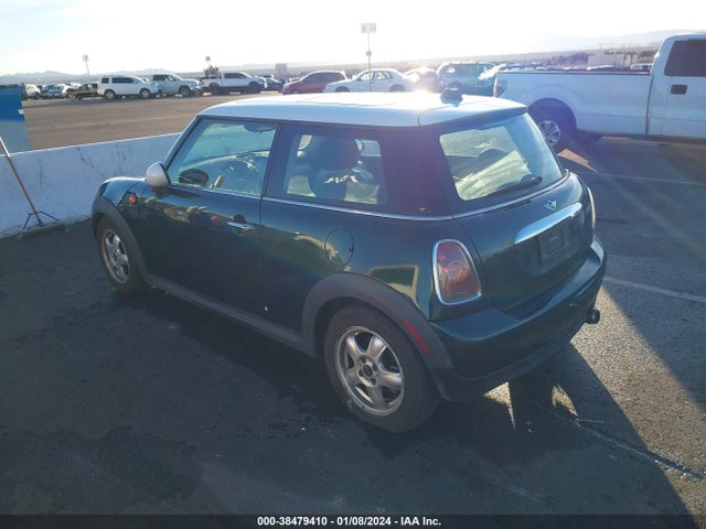2009 MINI COOPER WMWMF33519TW79973 Photo 2