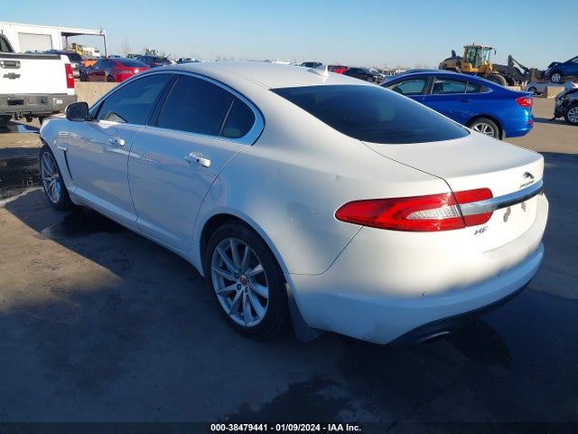 2014 JAGUAR XF SAJWA0ESXEPU10449 Photo 2