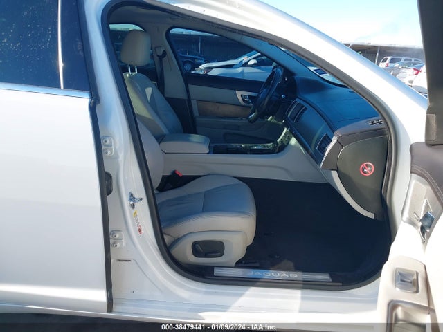 2014 JAGUAR XF SAJWA0ESXEPU10449 Photo 4
