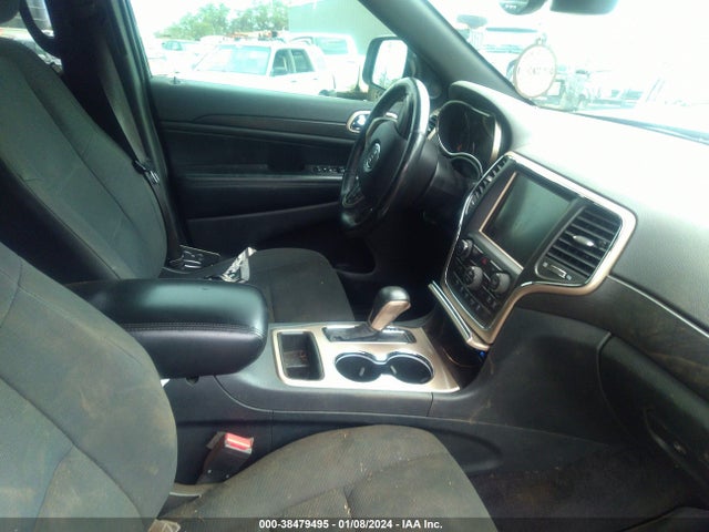 1C4RJEAG9HC664482 Jeep Grand Cherokee Laredo 4x2