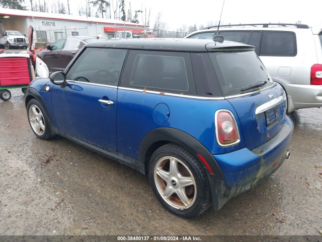 2008 MINI COOPER WMWMF33588TU69370 Photo 2