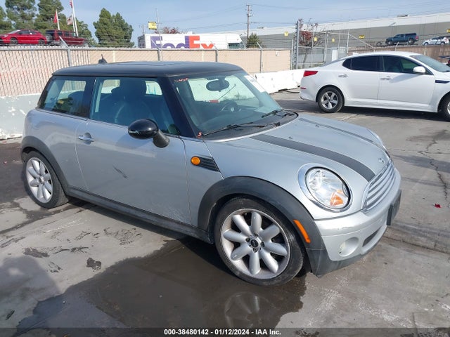 2009 MINI COOPER WMWMF33559TW72122 Photo 0