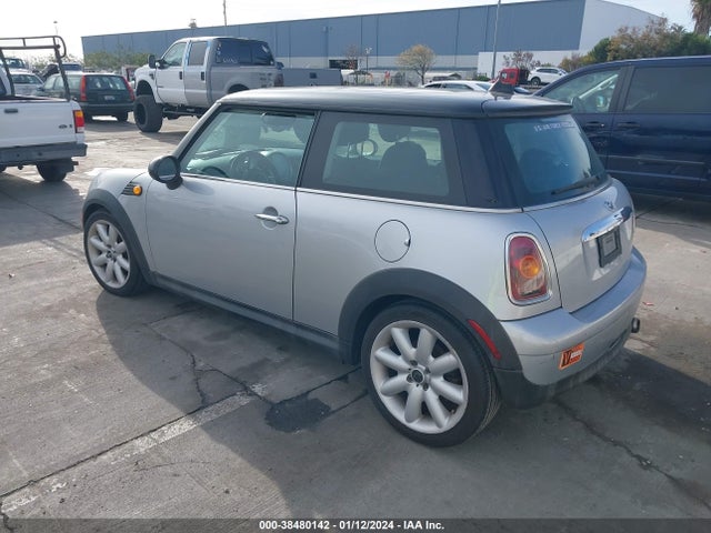 2009 MINI COOPER WMWMF33559TW72122 Photo 2