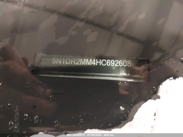 2017 NISSAN PATHFINDER SL VIN: 5N1DR2MM4HC692608