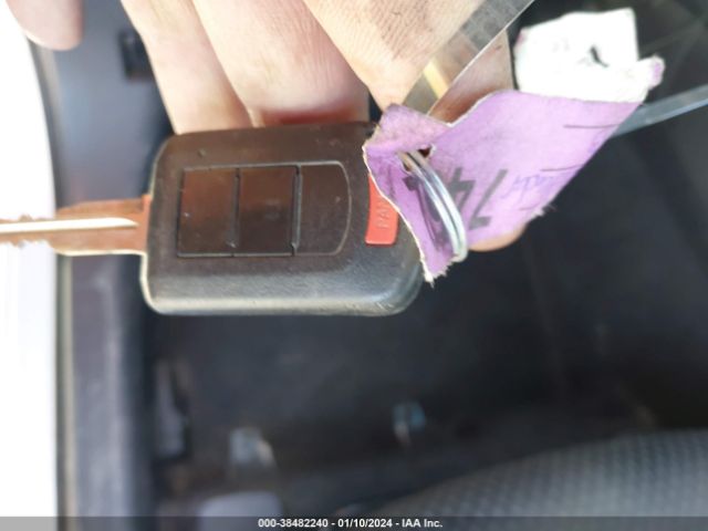 JA4AD2A37HZ017943 Mitsubishi Outlander Es