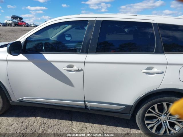 JA4AD2A37HZ017943 Mitsubishi Outlander Es