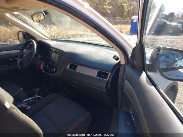 JA4AD2A37HZ017943 Mitsubishi Outlander Es