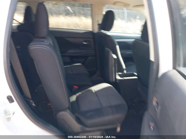 JA4AD2A37HZ017943 Mitsubishi Outlander Es