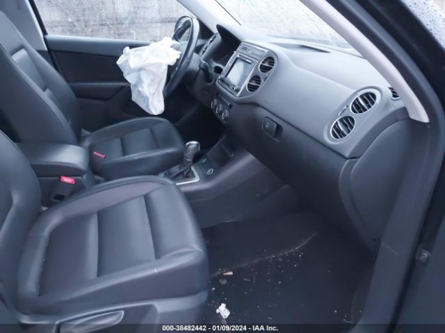 WVGAV7AX1HK037676 Volkswagen Tiguan 2.0t/2.0t S
