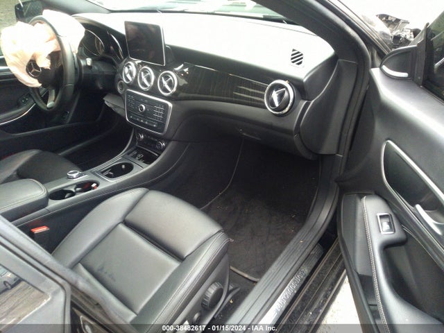 2016 MERCEDES-BENZ CLA 250 WDDSJ4EB6GN386823 Photo 4