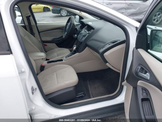 1FADP3K24GL301916 Ford FOCUS SE