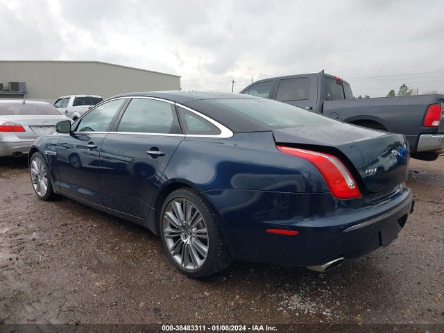 2011 JAGUAR XJ SAJWA2GE3BMV05659 Photo 2