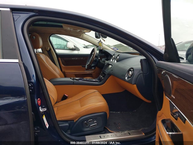 2011 JAGUAR XJ SAJWA2GE3BMV05659 Photo 4