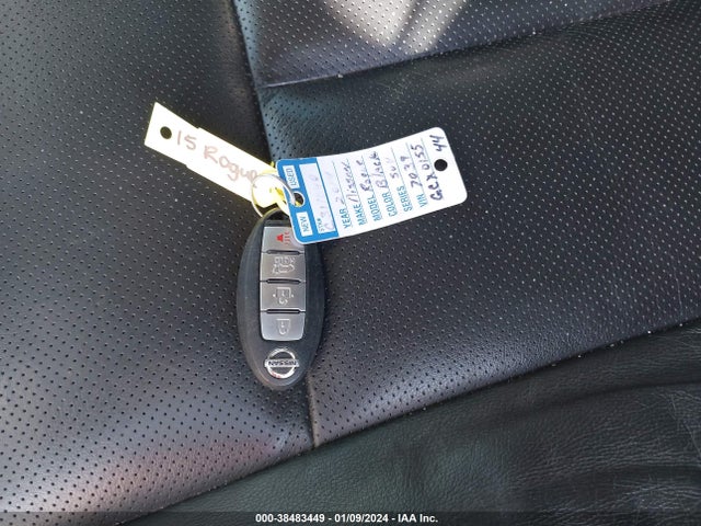 2015 NISSAN ROGUE SL VIN: 5N1AT2MT8FC807039