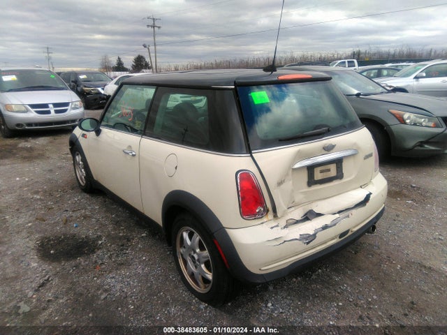 2006 MINI COOPER WMWRC33536TJ79243 Photo 2