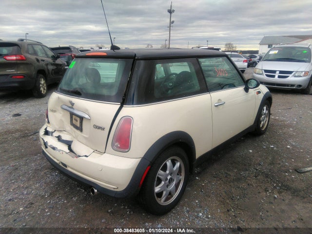 2006 MINI COOPER WMWRC33536TJ79243 Photo 3