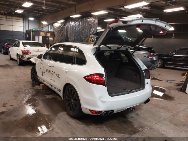 2012 PORSCHE CAYENNE WP1AC2A25CLA83031 Photo 2