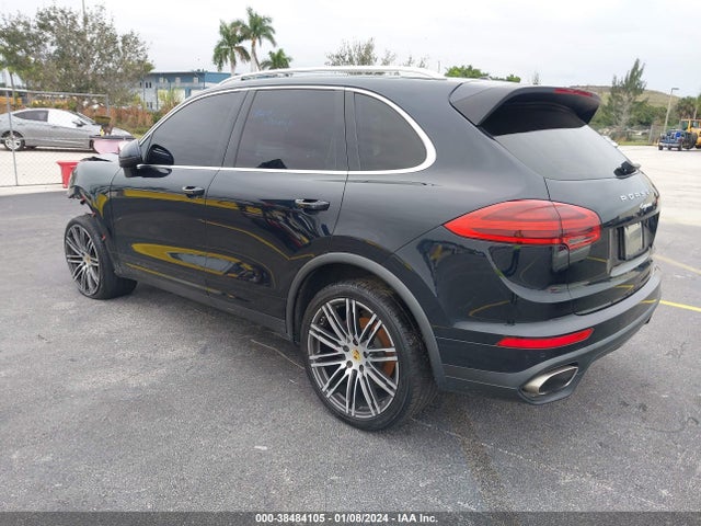 2017 PORSCHE CAYENNE WP1AA2A23HKA90286 Photo 2
