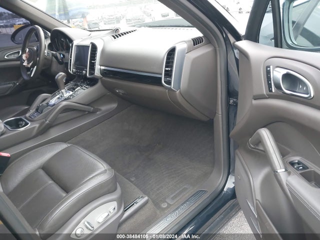 2017 PORSCHE CAYENNE WP1AA2A23HKA90286 Photo 4