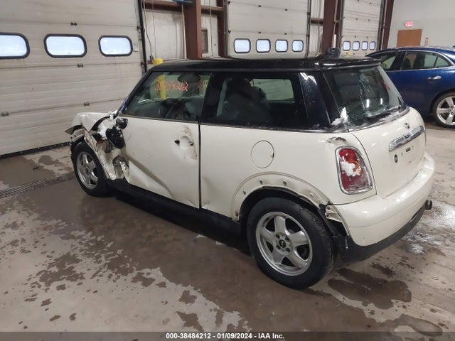 2009 MINI COOPER WMWMF335X9TU75737 Photo 2