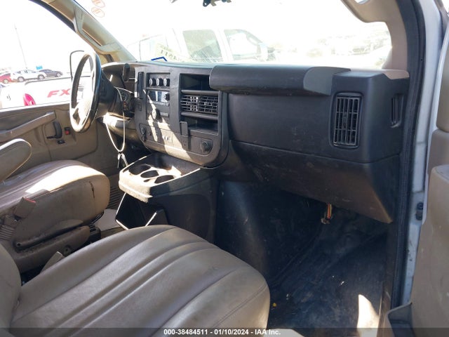 Chevrolet Express 2500 Work Van 2017 1GCWGAFF2H1163679 Image 5
