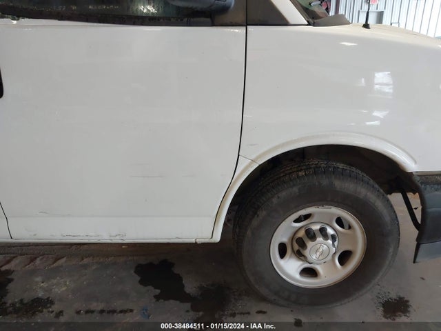Chevrolet Express 2500 Work Van 2017 1GCWGAFF2H1163679 Image 6