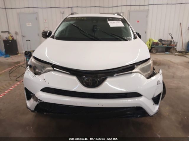 2T3BFREV5HW542735 Toyota RAV4 LE