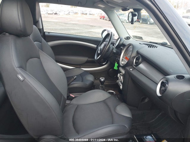 2010 MINI COOPER S CLUBMAN WMWMM3C56ATP76242 Photo 4