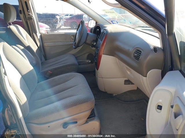 2005 CHRYSLER TOWN & COUNTRY LX VIN: 2C4GP44R15R546250