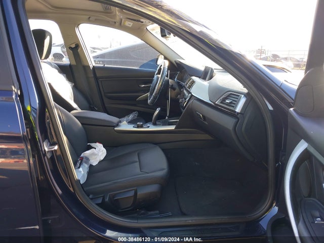 BMW 320i 2017 WBA8E1G54HNU13935 Image 5