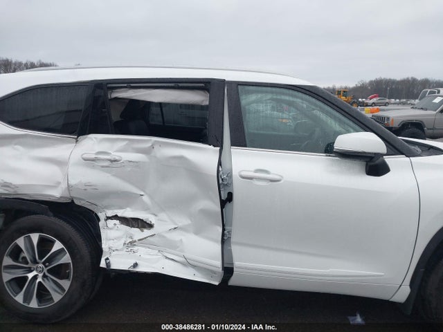 Toyota Highlander Xle 2022 5TDGZRBH4NS594639 Image 13