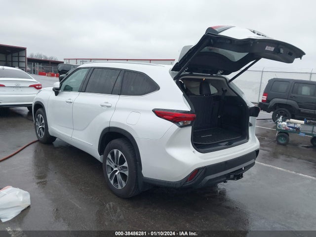 Toyota Highlander Xle 2022 5TDGZRBH4NS594639 Image 3