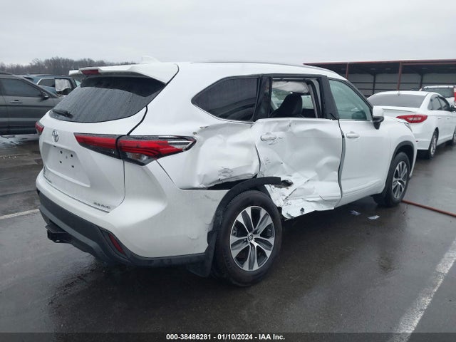 Toyota Highlander Xle 2022 5TDGZRBH4NS594639 Image 4