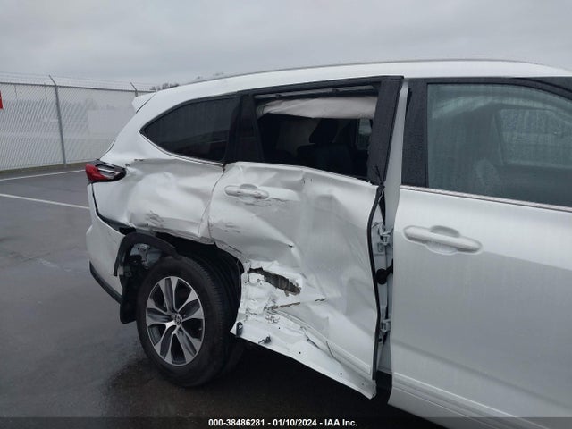 Toyota Highlander Xle 2022 5TDGZRBH4NS594639 Image 6