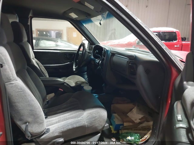 2002 CHEVROLET S-10 LS VIN: 1GCCT19W328190320