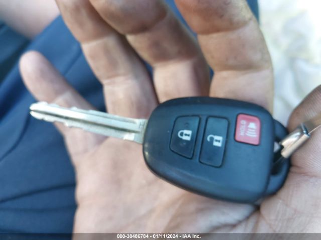 JTMZFREV0ED032770 Toyota RAV4 LE