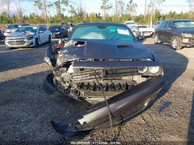 2C3CDZAG9JH305886 Dodge Challenger Sxt