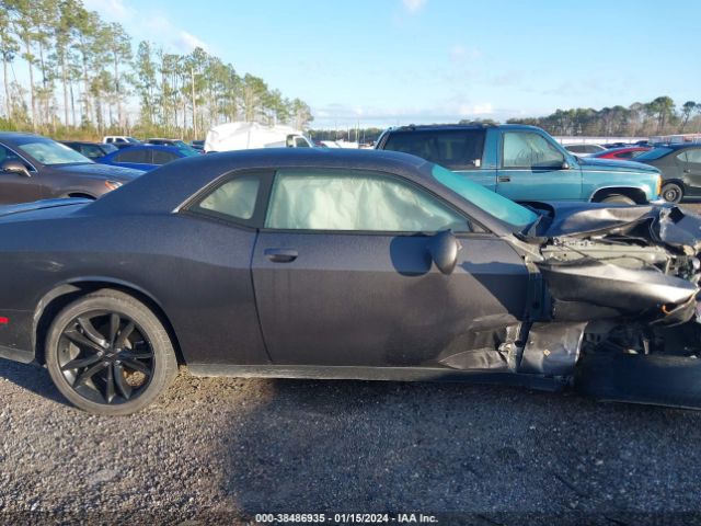 2C3CDZAG9JH305886 Dodge Challenger Sxt
