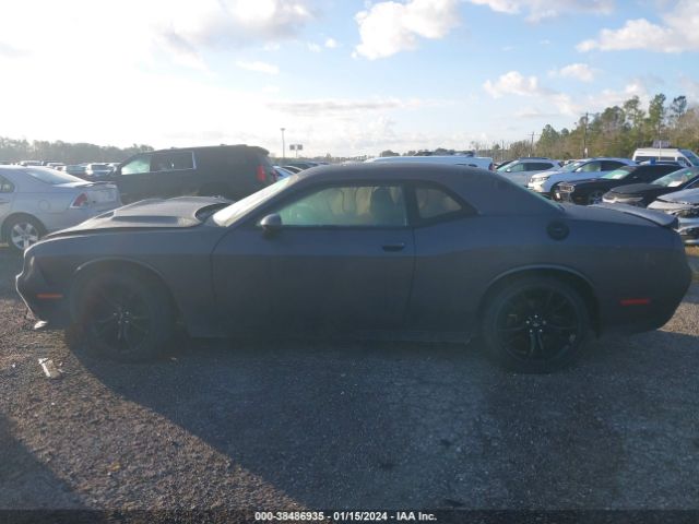2C3CDZAG9JH305886 Dodge Challenger Sxt