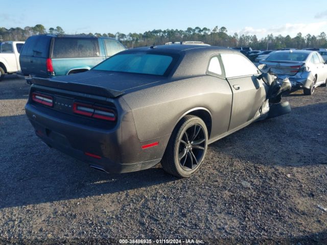 2C3CDZAG9JH305886 Dodge Challenger Sxt