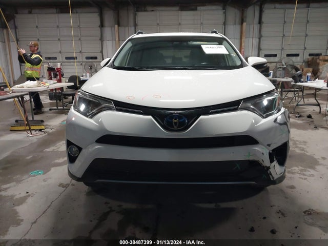 Toyota Rav4 Xle 2018 JTMWFREV3JJ746200 Image 12