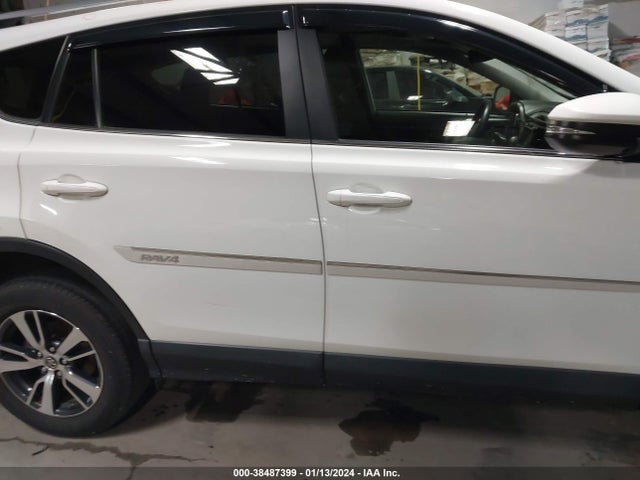Toyota Rav4 Xle 2018 JTMWFREV3JJ746200 Image 13