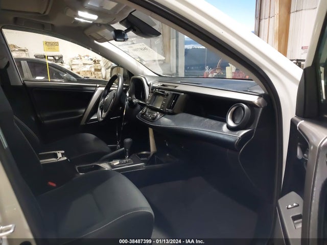 Toyota Rav4 Xle 2018 JTMWFREV3JJ746200 Image 5